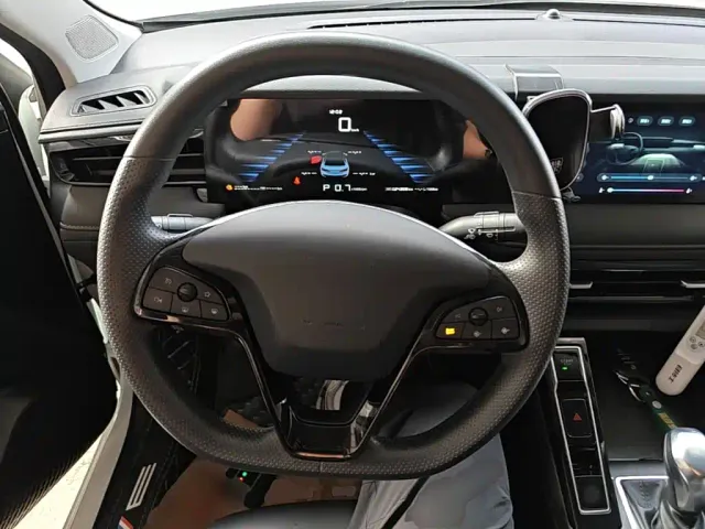 Roewe i5 — Фото автомобиля 10