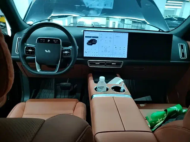 Li Auto L7 — Фото автомобиля 9