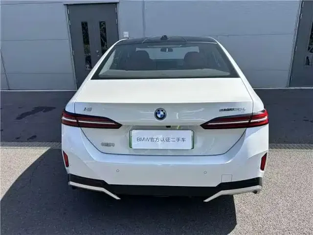 BMW BMW i5 2025 eDrive 35L M Sport Package — Фото автомобиля 8