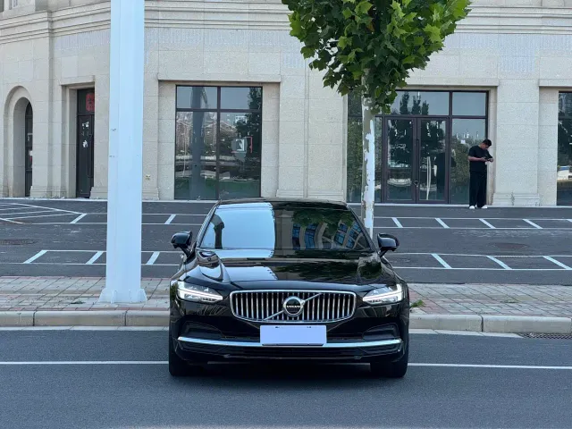 Volvo S90 — Фото автомобиля 2