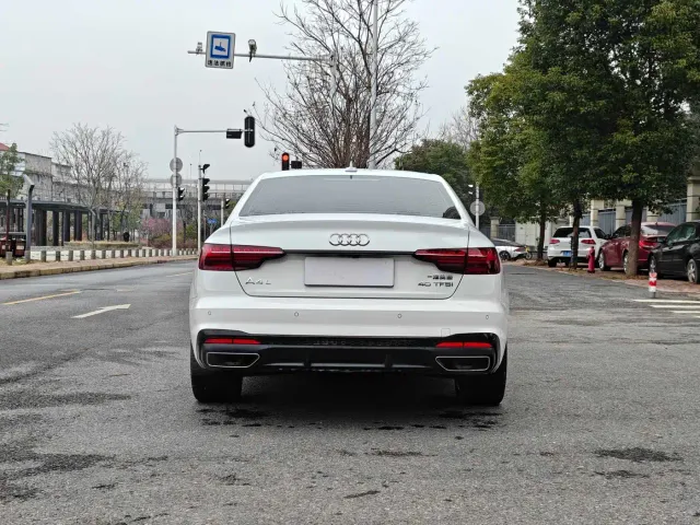 Audi A4L — Фото автомобиля 13