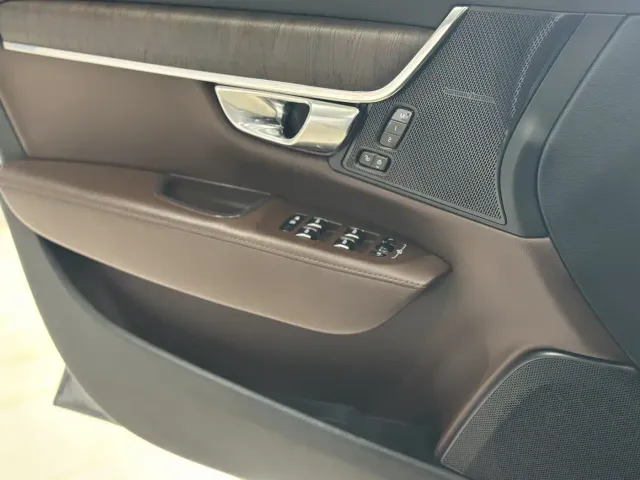 Volvo S90 — Фото автомобиля 12