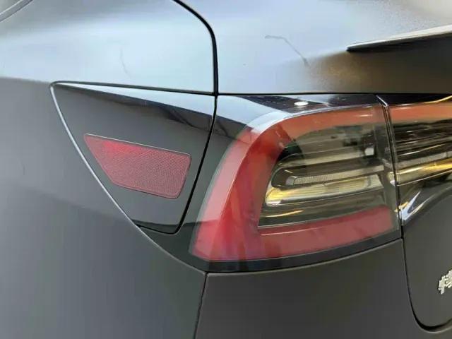 Tesla Model 3 — Фото автомобиля 7
