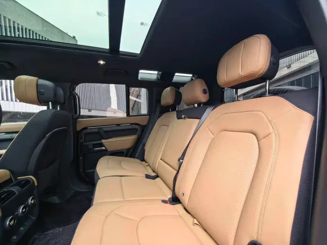 Land Rover Land Rover Defender 2025 110 3.0T P400 -Dynamic HSE — Фото автомобиля 16
