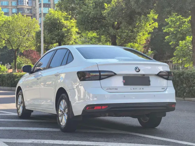 Volkswagen Lavida — Фото автомобиля 13