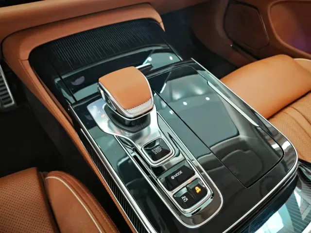 Hongqi H9 — Фото автомобиля 8