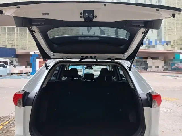 Toyota RAV4 — Фото автомобиля 18