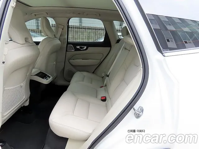Вольво XC60 — Фото автомобиля 6