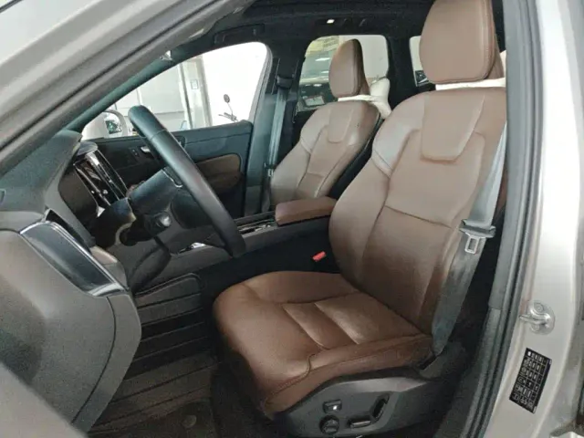 Volvo XC60 — Фото автомобиля 14