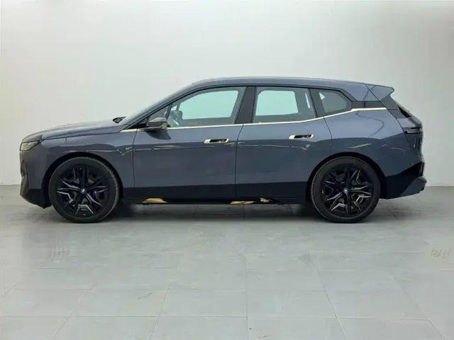 BMW iX M60 — Фото автомобиля 3