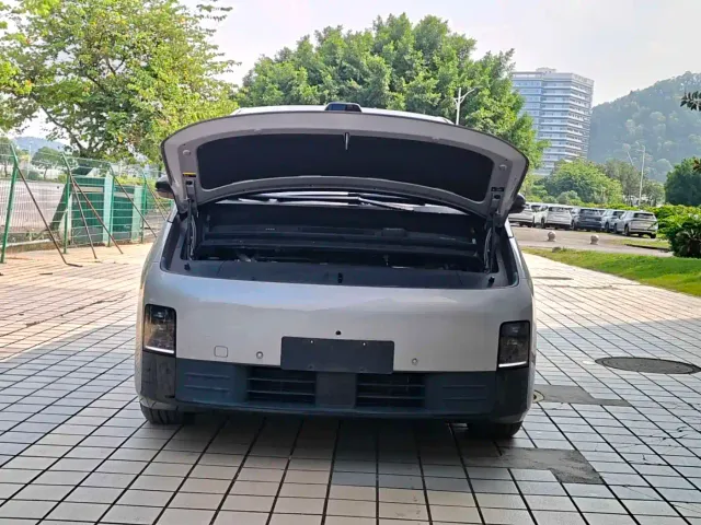 Li Auto MEGA — Фото автомобиля 10