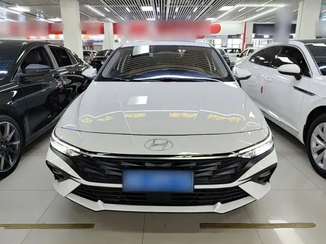 Hyundai Elantra — Фото автомобиля 2