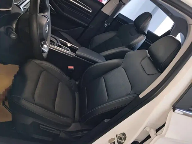 Geely Emgrand — Фото автомобиля 14