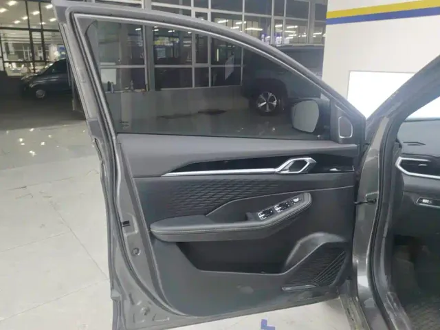 Geely Binyue — Фото автомобиля 7