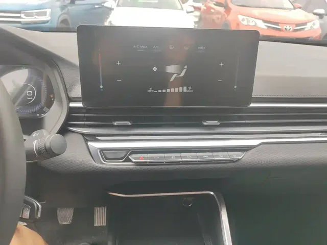 Geely Emgrand — Фото автомобиля 12