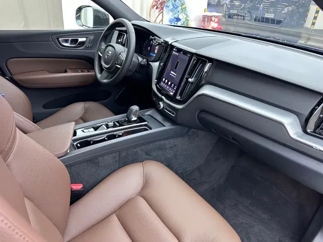 Volvo XC60 — Фото автомобиля 10
