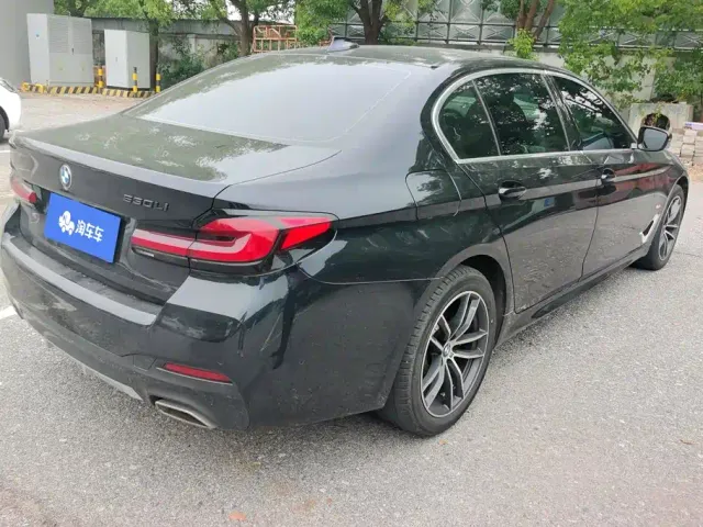 BMW 5 Series — Фото автомобиля 3