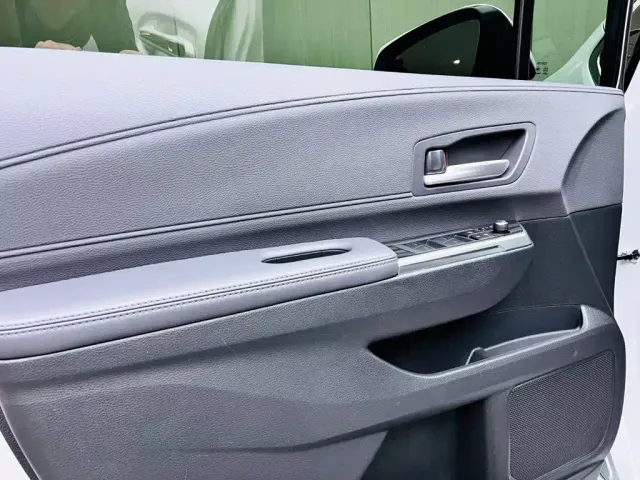 Toyota Sienna — Фото автомобиля 11