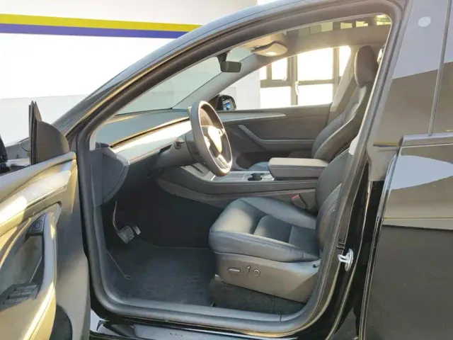 Tesla Model Y — Фото автомобиля 9