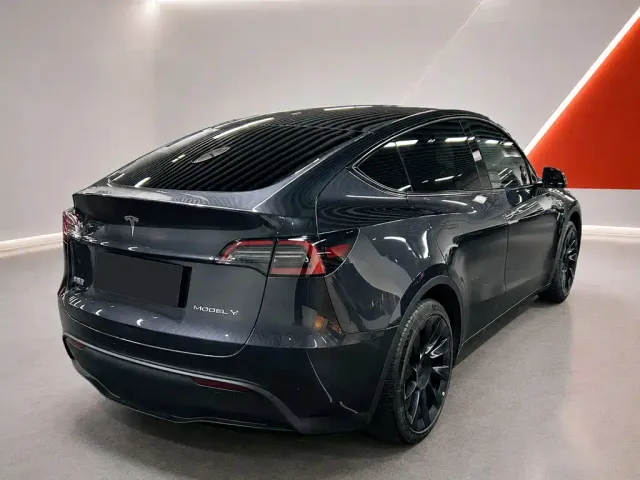 Tesla Model Y — Фото автомобиля 4