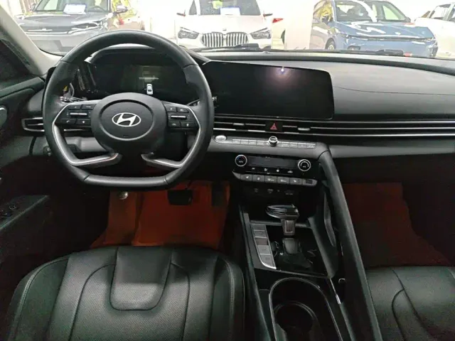Hyundai Elantra — Фото автомобиля 9