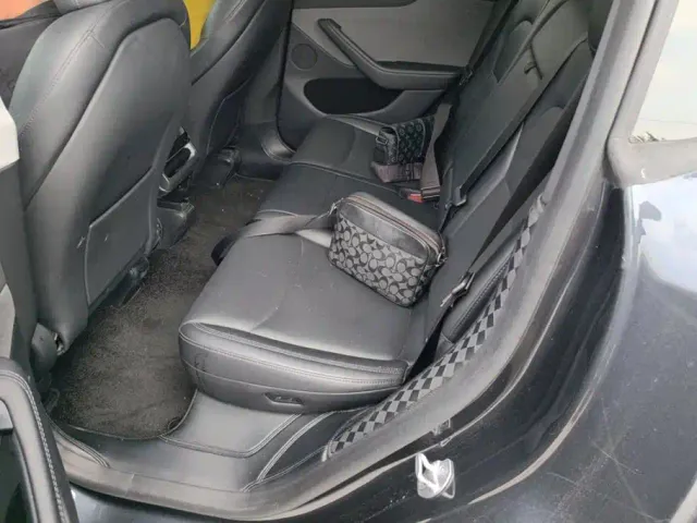 Tesla Model Y — Фото автомобиля 11