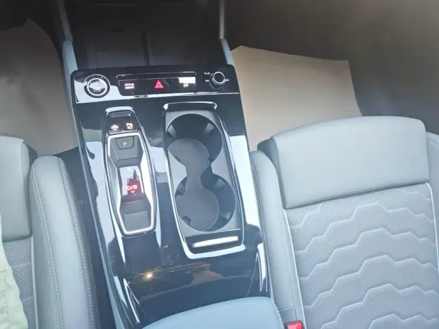 Audi Q6L e-tron — Фото автомобиля 18