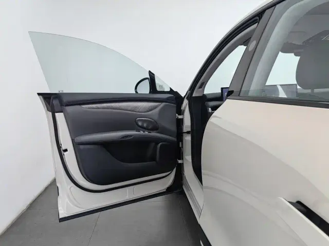 IM Motors LS6 — Фото автомобиля 8
