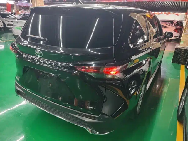 Toyota Granvia — Фото автомобиля 6