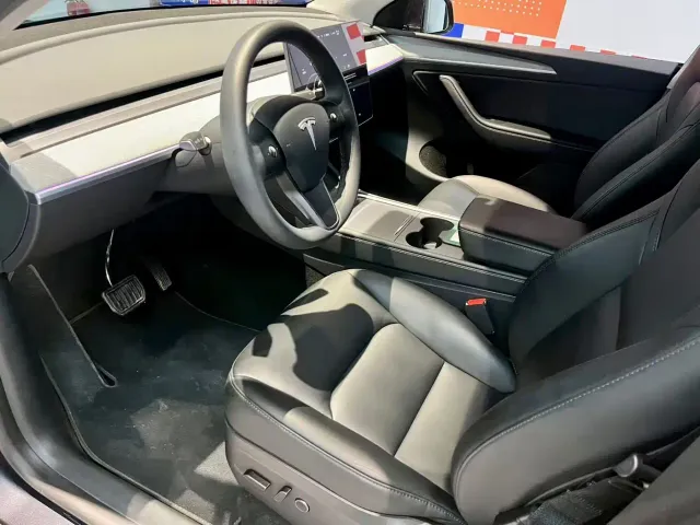 Tesla Model Y — Фото автомобиля 9