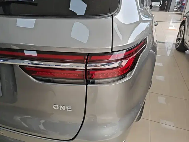 Li Auto ONE — Фото автомобиля 7