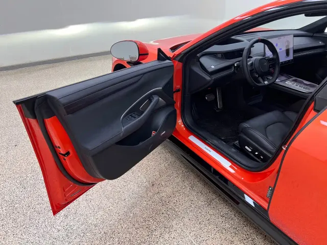 Xiaomi SU7 — Фото автомобиля 12