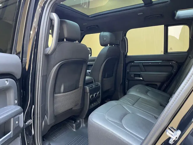 Land Rover Defender — Фото автомобиля 12