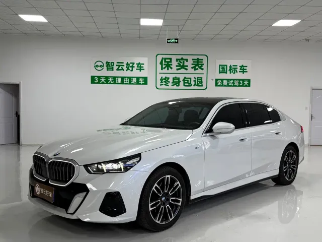 Фотография автомобиля — BMW 5 Series