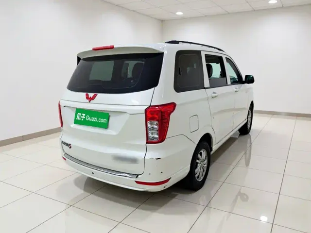 Wuling Hongguang — Фото автомобиля 4