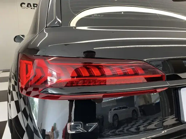Audi Q7 — Фото автомобиля 10