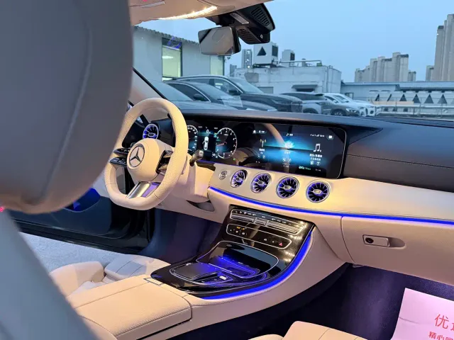 Mercedes-Benz E-Class — Фото автомобиля 14