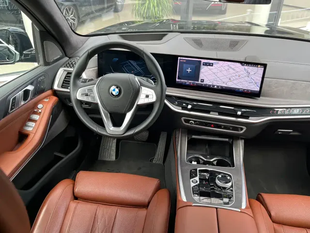 BMW X7 — Фото автомобиля 8