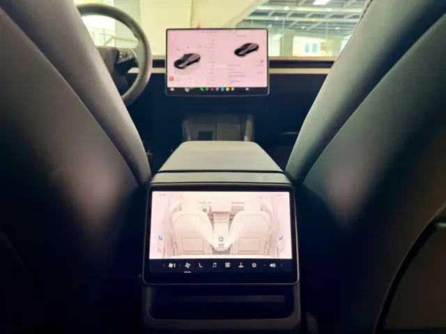 Tesla Model 3 — Фото автомобиля 11
