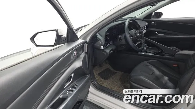 Hyundai AVANTE Avante (CN7) — Фото автомобиля 10