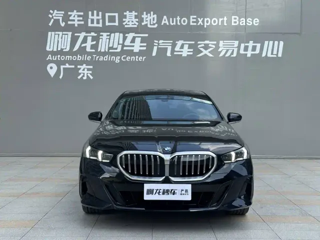 BMW 5 Series — Фото автомобиля 2