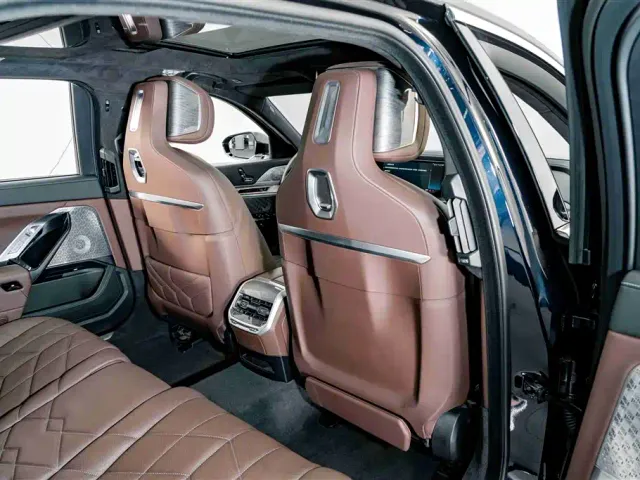 BMW i7 — Фото автомобиля 23