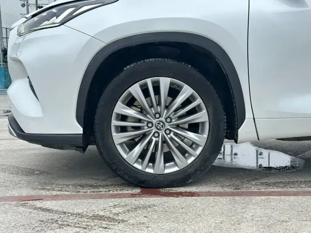 Toyota Highlander — Фото автомобиля 6