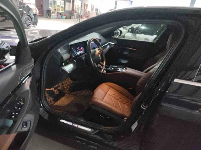 BMW 5 Series — Фото автомобиля 4