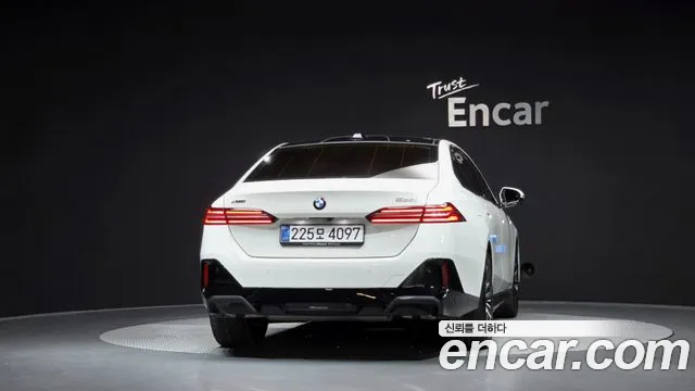 BMW 5-Series 5 серия (G60) 530i xDrive M Sport — Фото автомобиля 3
