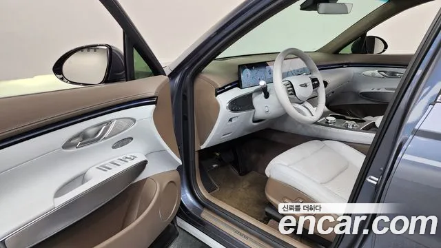 Genesis GV70 2.5T Бензин AWD — Фото автомобиля 2