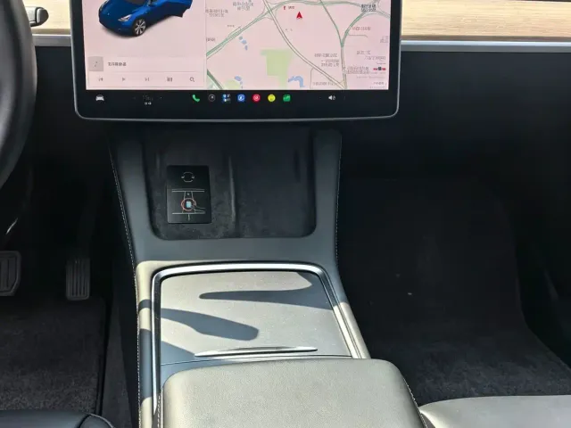 Tesla Model Y — Фото автомобиля 8