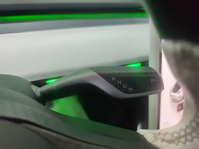 Tesla Model 3 — Фото автомобиля 13