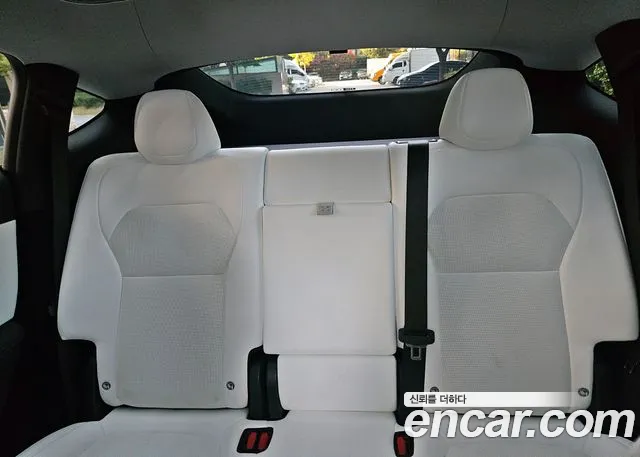 Tesla Model Y — Фото автомобиля 16