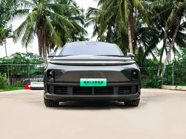 Li Auto L7 — Фото автомобиля 2